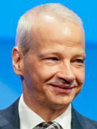 ARCHIV - 25.04.2024, Baden-Württemberg, Mannheim: Markus Kamieth, Vorsitzender des Vorstands der BASF SE, steht bei der Hauptversammlung des Chemiekonzerns BASF auf der Bühne (Archivbild). (zu dpa: «BASF veröffentlicht Finanzbericht für das erste Halbjahr») Foto: Uwe Anspach/dpa +++ dpa-Bildfunk +++