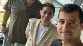 Zu Gast im Podcast "Mensch Mannheim": Sengül Engelhorn (Mitte) zusammen mit den beiden Podcast-Hosts Timo Schmidhuber (links) und Florian Karlein (rechts).