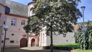 Platz der Bergzaberner Republik, der sich hinter dem Haus Engel befindet, das zurzeit renoviert wird.