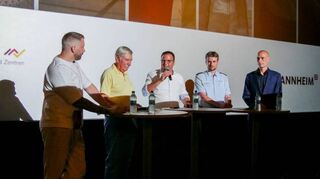 „Wir haben ein Problem und Schwierigkeiten mit dem Lärm durch Poser“, sagt Sicherheitsdezernent Volker Proffen bei der Vorstellung der Kampagne.