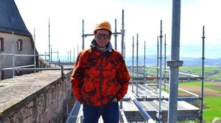 Gerüstbauer mit Promotion: Hans-Peter Restle auf der Veste Otzberg im Odenwald.