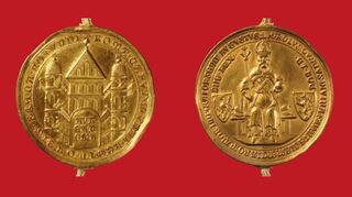 Sehr viele Details weichen ab, sind weniger konturiert: Oben die nachgemachte pfälzer „Goldene Bulle“, unten das Original (Trierer Exemplar)