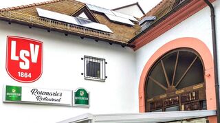 Die Arbeiten im Trakt mit Rosemaries Restaurant kommen nicht weiter, wie der Pächter findet.