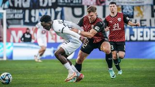 Kennedy Okpala (links) erzielte beim letzten Aufeinandertreffen in Ingolstadt die 1:0-Führung, am Ende hieß es im Mai 2024 1:1.