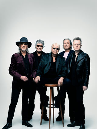 Die aktuelle Besetzung der Rock-Klassiker Deep Purple (v.l.): Bassist Roger Glover, Schlagzeuger Ian Paice, Keyboarder Don Airey, Sänger Ian Gillan und der neue Gitarrist Simon McBride.