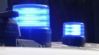 Die Polizei hat ein Ermittlungsverfahren gegen einen Mann eingeleitet, der mehrere Passanten in der Mannheimer Neckarstadt vom Fahrrad aus attackiert haben soll.