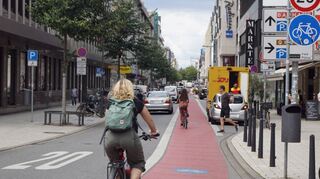 Der Verkehr in der Fressgasse soll im Rahmen der „FutuRaum“-Pläne beruhigt werden.