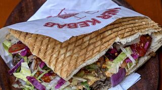 Der Döner wurde in Deutschland erstmals 1972 in Berlin von dem türkischen Gastarbeiter Kadir Nurman populär gemacht