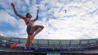 Bei den Olympischen Spielen in Paris springt die Oftersheimerin Malaika Mihambo zur Silbermedaille.