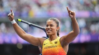 Yemisi Ogunleye setzte sich im Stade de France die olympische Krone auf.
