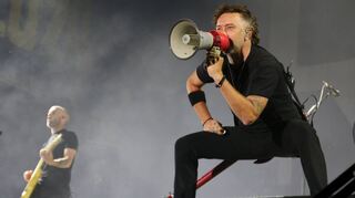 „Rise Against“.
