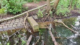 Die Betonbauten sind noch erhalten.