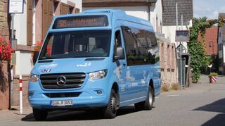 Dieser Kleinbus ist ab Ende August in der Verbandsgemeinde Edenkoben auf Abruf unterwegs. Erstmals gibt es dieses Angebot außerhalb einer Stadt.