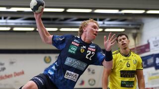 Gustav Davidsson (Nr.22, Rhein-Neckar Löwen), Adam Blanche (Nr.06, IK Sävehof) beim Spiel des Heide Cup, Rhein Neckar Loewen - Ik Saevehof.

Foto © PIX-Sportfotos *** Foto ist honorarpflichtig! *** Auf Anfrage in hoeherer Qualitaet/Aufloesung. Belegexemplar erbeten. Veroeffentlichung ausschliesslich fuer journalistisch-publizistische Zwecke. For editorial use only.