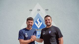 Kai Herdling (l.) mit dem Technischen Leiter Sport des SVW Waldhof, Anthony Loviso.
