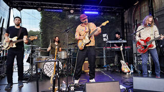 Die Band Steaming Satellites auf der Sommerbühne.