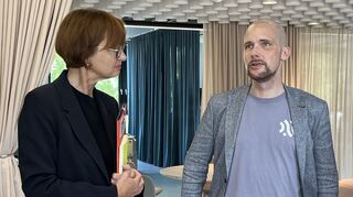 Bundesbildungsministerin Bettina Stark-Watzinger mit Aleph-Alpha-Chef Jonas Andrulis.
