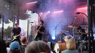 Die Ulmer Alternative Rocker Van Holzen auf der Sommerbühne in Mannheim.