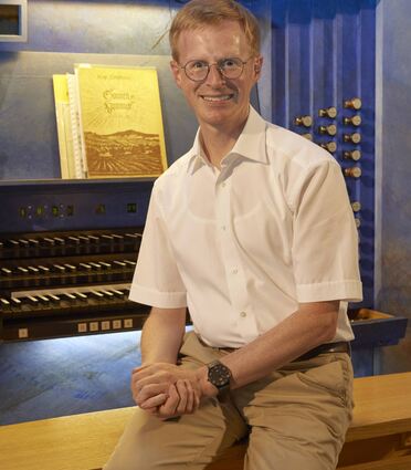 Organist Sebastian Freitag bei seinem Gastspiel in Lampertheim.