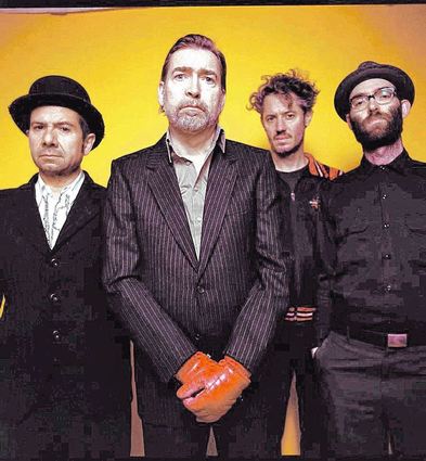 Von Schwermut erfüllt (v.l.): Javier De La Poza, Doc Wenz, Florian Schlechtriemen und Simon Seeleuther.
