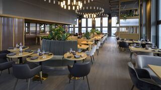 Zum Restaurant mit Bar des Hotel „Atlantic“  gehört ein Rundumblick aus dem 15. Stock samt Dachterrasse.