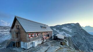 Die Mannheimer Hütte liegt auf 2 679 Metern Höhe auf dem Brandner Gletscher.