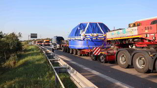 Ein kaputter Schwertransport sorgt am Donnerstag für Behinderungen auf der A6 bei Schwetzingen.