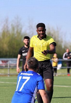 Der junge Ortsvorsteher Raymond Höptner ist auch als hochklassiger Fußball-Schiedsrichter in der Pfalz tätig.