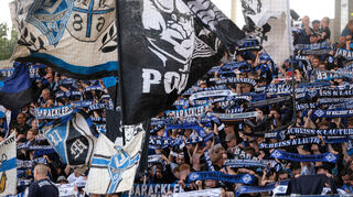 Im vergangenen Jahr feierten Waldhof-Fans als Gäste im Ludwigspark-Stadion in Saarbrücken.