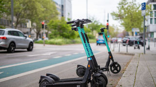 Die Firma Tier will ihre E-Roller wie hier in Stuttgart auch in Worms anbieten.