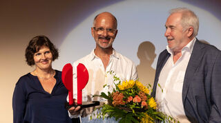 Das Ehepaar Kötz mit Christoph Maria Herbst (Mitte).