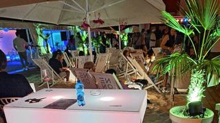 Tanzen oder chillen wie im Urlaub: Puro Reggaeton im Neon Beach in der Neckarstadt kam beim Publikum super an.