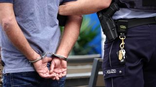 Weil er Mädchen in Ludwigshafen angesprochen hat, muss ein 31-Jähriger in Untersuchungshaft (Symbolbild).