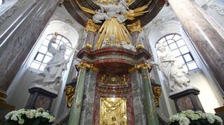 Der prachtvolle Hochaltar der Jesuitenkirche wird in einem Vortrag ebenso erläutert wie das Wirken der Jesuiten zur Zeit Carl Theodors in Mannheim.