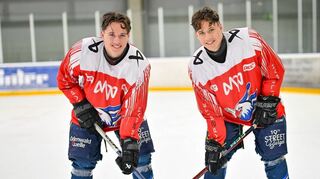 In ihrem Element: Gustavs (links) und Rihards Griva stürmen für die Jungadler Mannheim.