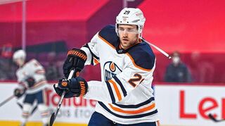 Eishockey: NHL, Montréal Canadiens - Edmonton Oilers, Hauptrunde, North Division, 117. Spieltag: Edmonton Oilers Leon Draisaitl aus Deutschland in Aktion während des Aufwärmens. +++ dpa-Bildfunk +++