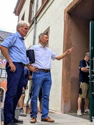 Götz Speyerer (l.) und Stefan Schmutz bei der Dalberg-Grundschule.