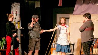 <p>Stück mit großer Besetzung: Neben den vier Hauptdarstellern trugen die Kinder des Differenzierungs-Kurses "Erste Schritte auf die Bühne" und das Musikensemble zur erfolgreichen Premiere bei.</p>