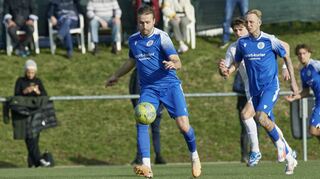 Mit seinen Teamkollegen will Enis Baltaci (am Ball) weiter den Vorwärtsgang einlegen und auch den SV Spielberg fordern.