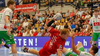 Frederic „Freddy“ Stüber erzielte gegen GWD Minden drei Treffer. Zum Saisonauftakt kassierten die Eulen Ludwigshafen dennoch eine 27:28-Niederlage.