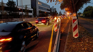 Schon länger steht den Autofahrern auf der BBC-Brücke in Mannheim nur eine Spur pro Richtung zur Verfügung. Das wird vorerst auch so bleiben.