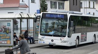 Lampertheim gibt die Verantwortung für den Linienbusverkehr an den Kreis zurück, nachdem dieser die Stadt dazu aufgefordert hatte. Kleinere Busse werden Haltestellen in der Kernstadt außerhalb der Stoßzeiten nach Bedarf anfahren.