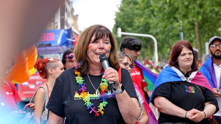 Jutta Steinruck beim Christopher-Street-Day in Mannheim.