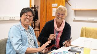 Bei Annelie Kreis (l.) und Hanni Neuß dreht sich alles um neue Medien wie Facebook, YouTube, Tik-Tok oder Instagram, aber auch um Bildbearbeitung.