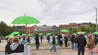 Jeder Schirm ein Baum: Visualisierung beim Bürgerworkshop.
