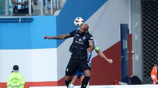 Terrence Boyd (vorne) brachte den SV Waldhof gegen Rostock mit 1:0 in Führung.