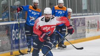 Der körperlich starke Verteidiger Tobias Fohrler hat bei den Adlern Mannheim einen Vertrag bis 2027 unterschrieben.