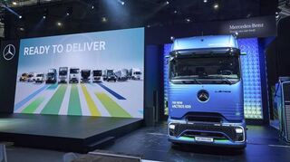 Ready to deliver – lieferbereit: Der neue batterie-elektrische Fernverkehrs-Lkw eActros 600 auf der IAA Nutzfahrzeuge in Hannover.