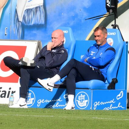 Nachdenklich an der Ostsee: Waldhof-Trainer Marco Antwerpen (l.) und Assistent Frank Döpper.