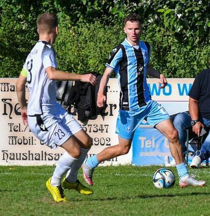Waldhofs Dino Burzic (re.) gegen Heddesheims Oliver Malchow.